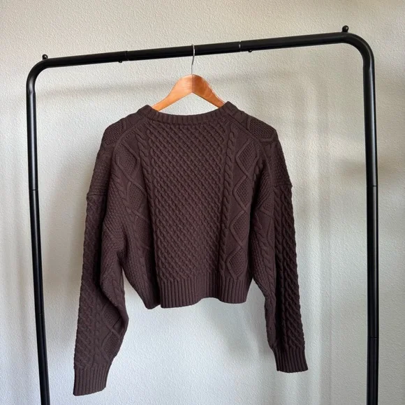 Aritzia Sunday Best Peggy Cropped Rich Mocha Brown Cable Knit Sweater Size M NWT - Picture 4 of 7
